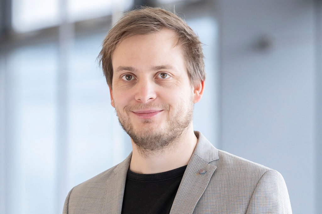 Prof. Dr. Simon Reif